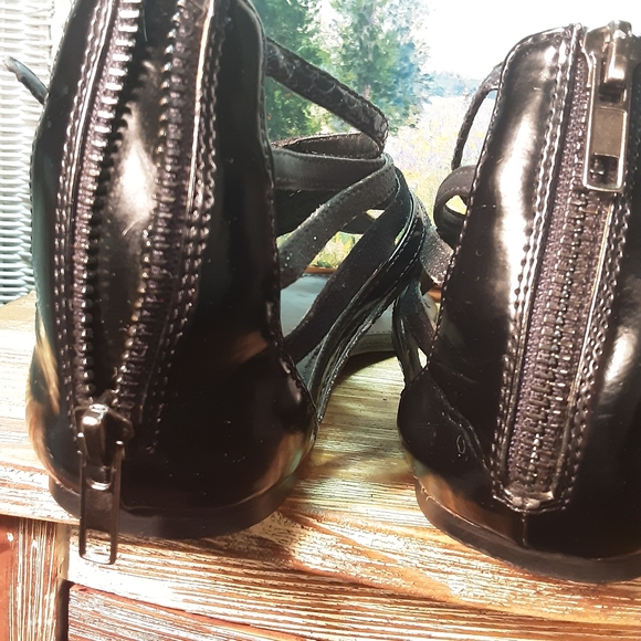 STEVE MADDEN 7 STRAP BLACK SANDAL 8 - Picture 5 of 7